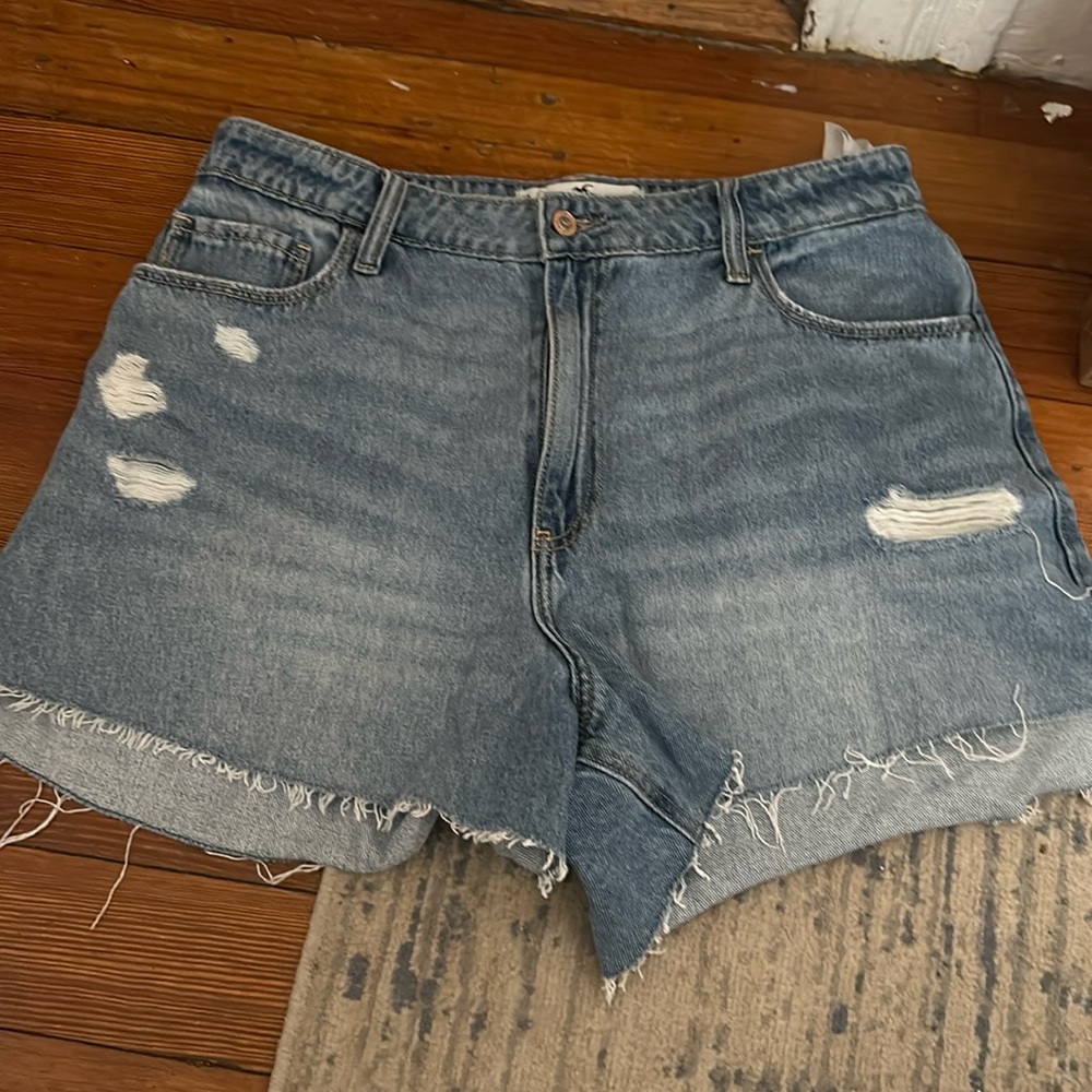 Hollister Curvy Ultra High-Rise Vintage Relaxed Mom Short 3”